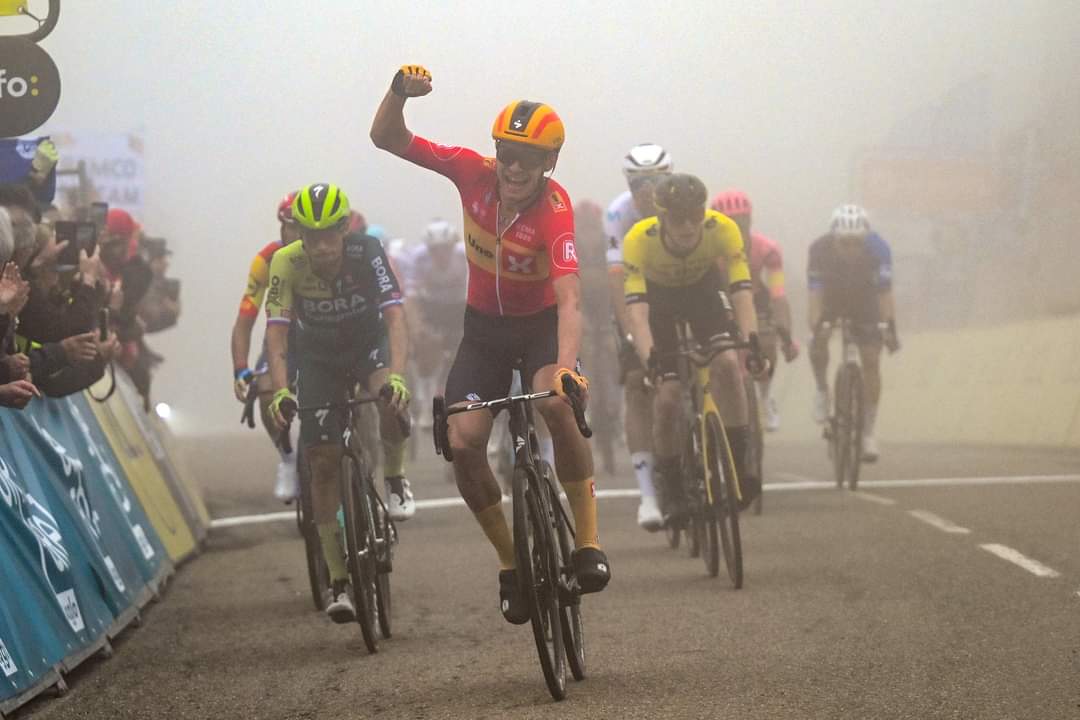 2024 Tour de Dauphiné S2: Through the Mist, Kort Shines in a Golden Hour -illustration-10