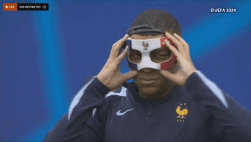 Ninja Turtles Inspired! Mbappé Shows Up at Training with a France-Colorful Mask -illustration-2