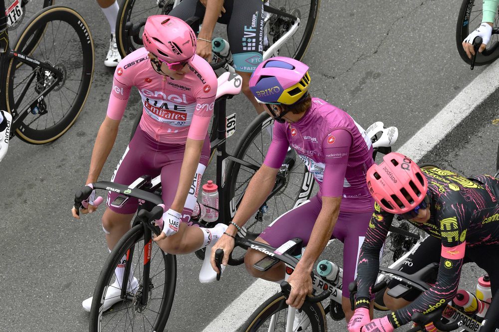 Giro d’Italia S3 2024: Mäelleur Snatches Maglia Rosa in Nail-biting Finish -illustration-4