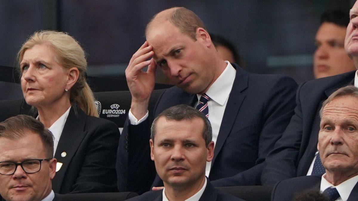 Prince William Watches Live Match, Jokes with Danish King, and Visits England Team’s Dressing Room to Boost Spirits -illustration-