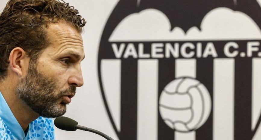 Valencia to Renew Contract with Manager Rubén Baraja Until 2026 -illustration-