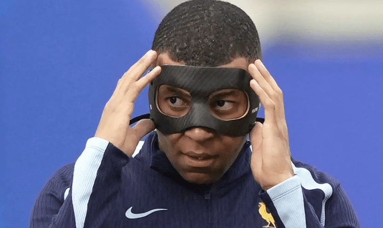 RMC: Mbappé Plays with Mask in Friendly Match, Scores -illustration-