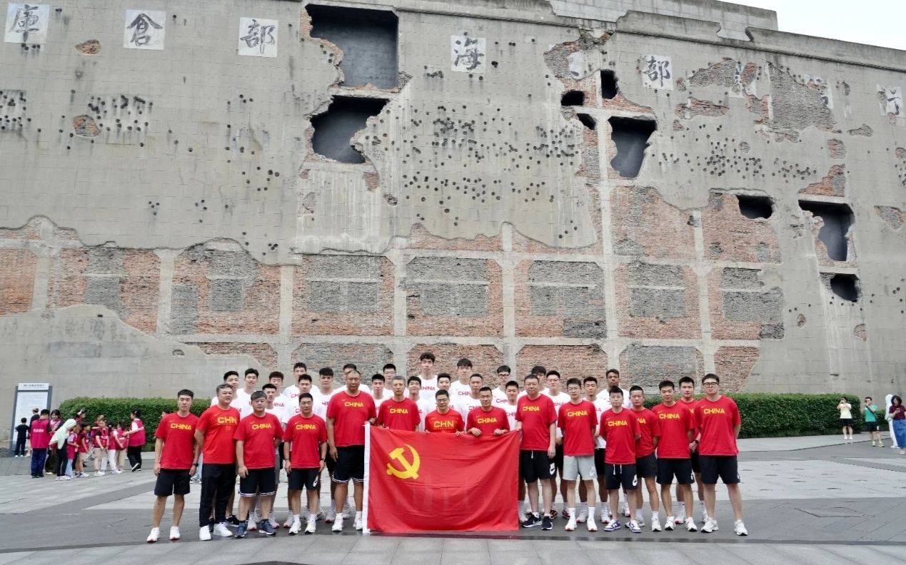 Men’s Basketball Training Camp Group Photo: Zhou Qi, Zhang Zhenlin, Xu Jie Absent -illustration-