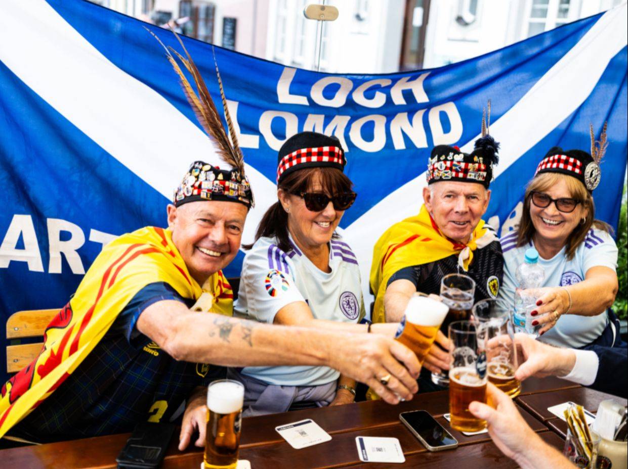 Scottish Fans Clean Out Cologne Bars, Leaving English Fans Dry -illustration-1