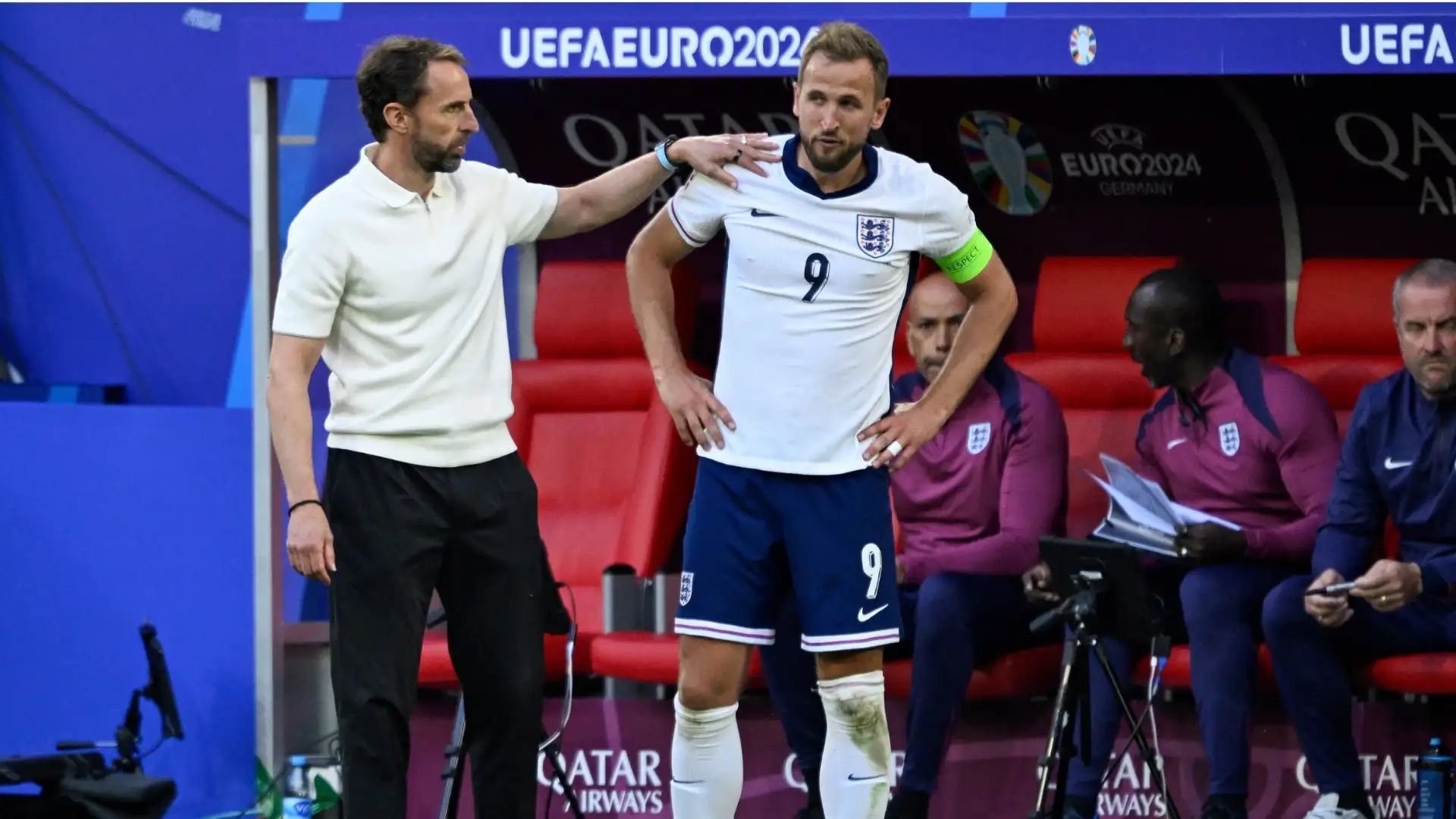 Renowned Journalist: Kane Should Depart Alongside Southgate; Beckham and Rooney Were Also Marginalized at This Age -illustration-