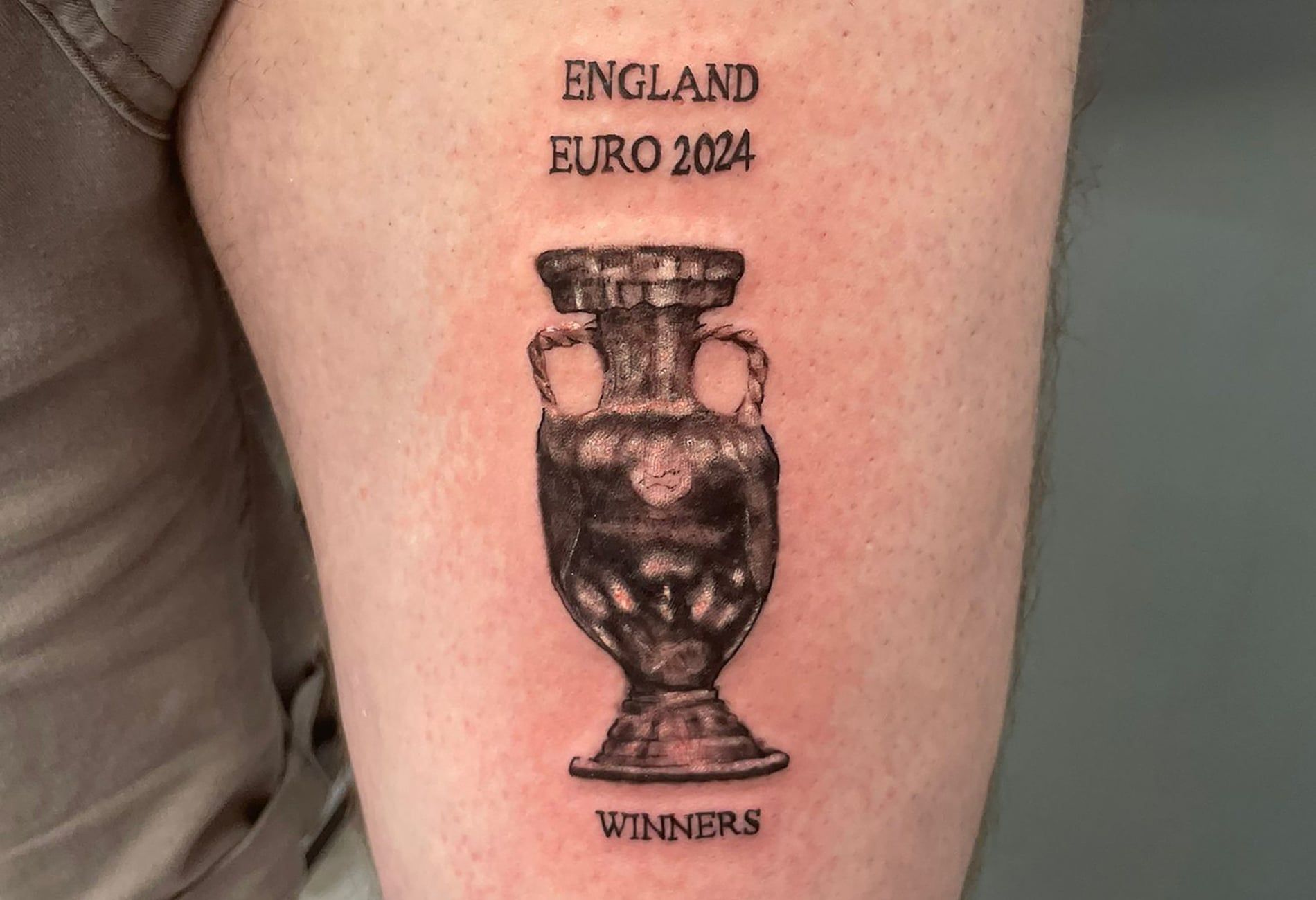 A Fan Gets “Euro 2024 Champions England” Tattoo Before the Match, Says He Has No Regrets and It Can Be Used for the Next Tournament -illustration-