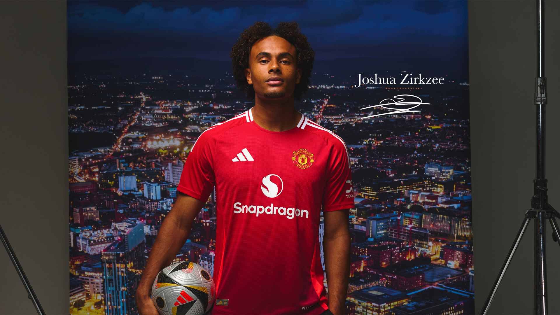 Zirkzee on Joining Manchester United: It Wasn’t a Tough Decision, Manchester United Gave Me a Very Different Feeling -illustration-