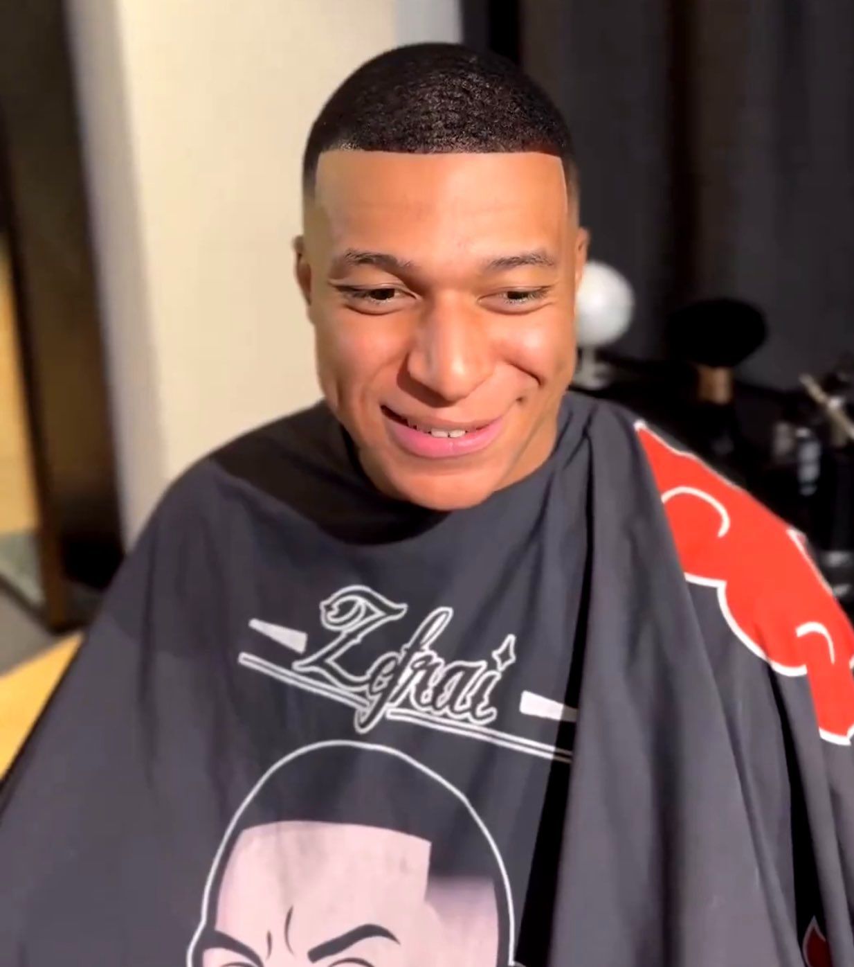 Real Madrid’s Spirit Kid! Mbappe gets a haircut, awaiting his official debut at the Bernabeu -illustration-