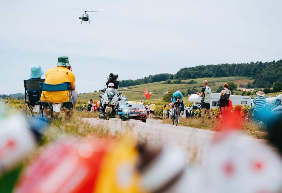 Tour de France S7 2024: Evenepoel Dominates Pogačar in Time Trial -illustration-5