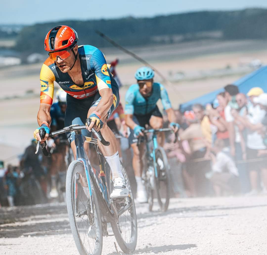 Tour de France 2024 S9: Turpin’s Opportune Strike Wins Him First Victory Amidst 35km of Gravel Roads -illustration-11