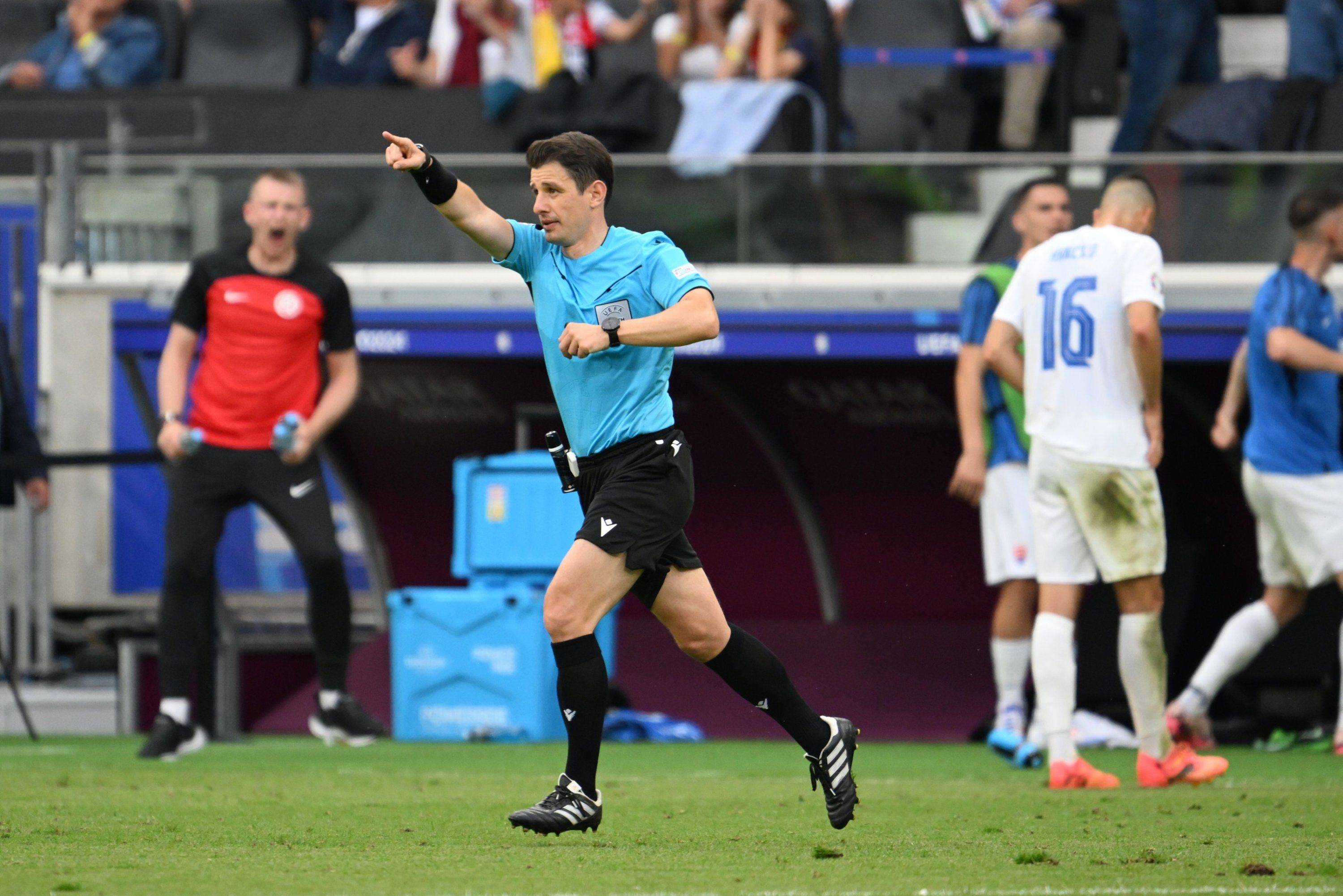 Official: Turkish Referee Cüneyt Çakır to Officiate England vs Slovakia, Previously Disallowed Two Lukaku Goals -illustration-