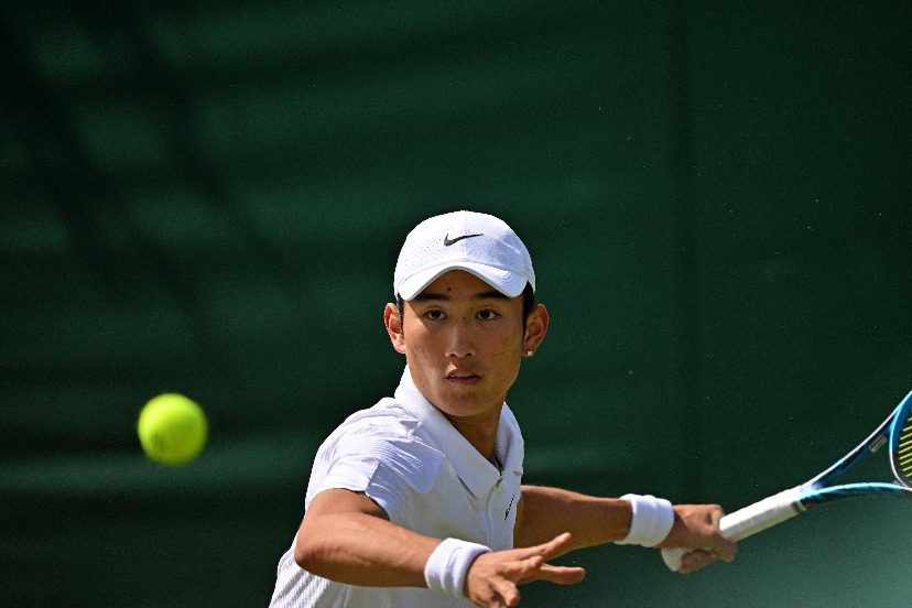 Match Report: Shang Juncheng Falls to Dimitrov in Five-Set Thriller at 2024 Wimbledon -illustration-