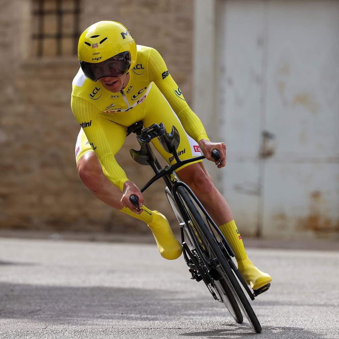 Tour de France S7 2024: Evenepoel Dominates Pogačar in Time Trial -illustration-13