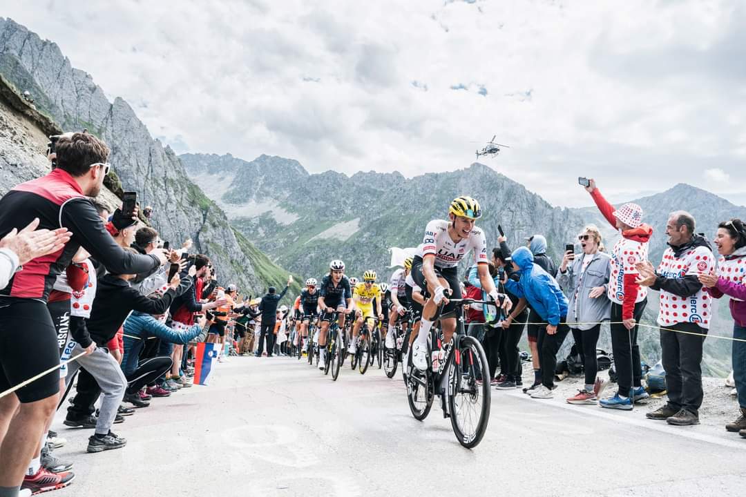 Tour de France 2024 S14: Pogacar Dominates at Col du Solauron with UAE Team Emirates’ Support -illustration-16