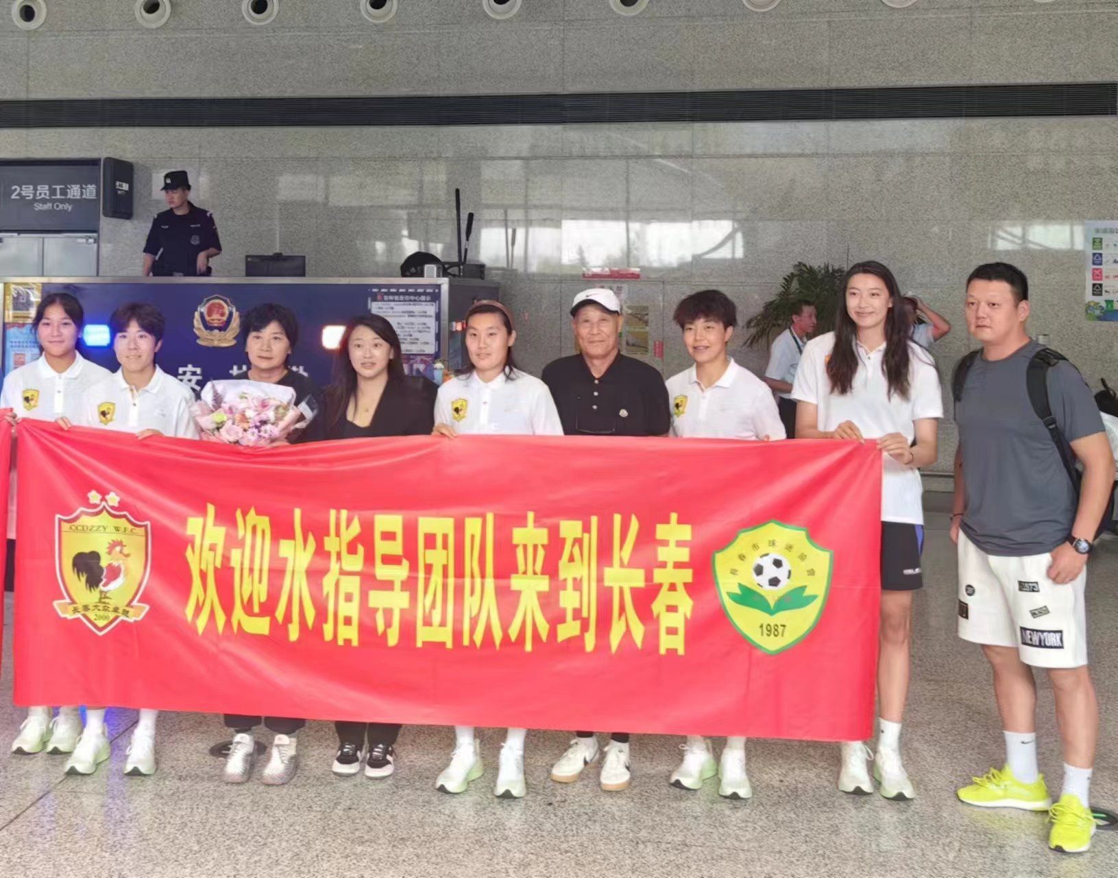 Imminent Official Announcement? Netizen Posts Photos of Former Steel Roses Coach Shui Qingxia Arriving in Changchun, Possibly to Coach Changchun Women’s Football Team -illustration-