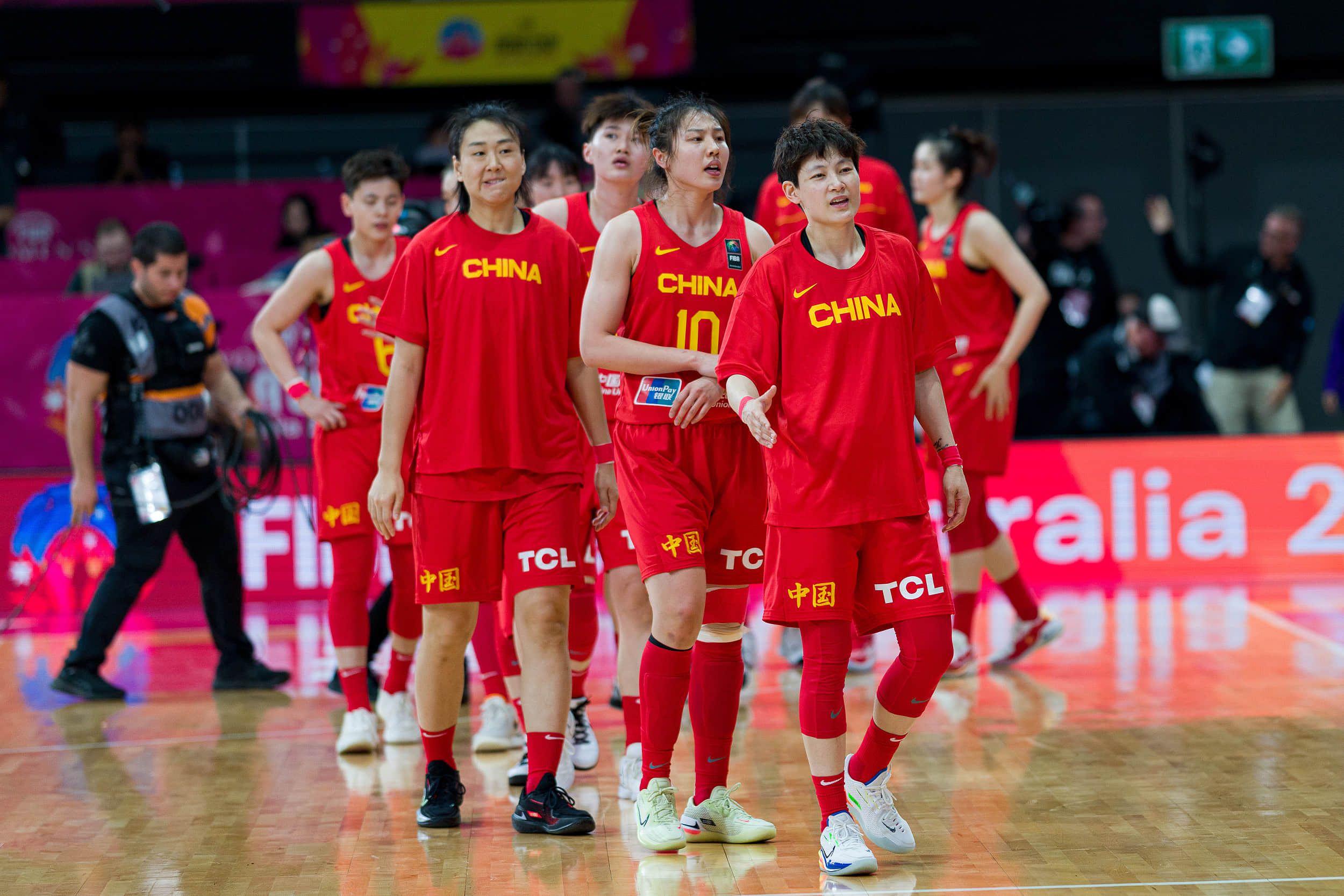 Media Figures Discuss China’s Women’s Basketball Team Failing to Advance: Overwhelmed with Ad Deals, Performance Plummets -illustration-