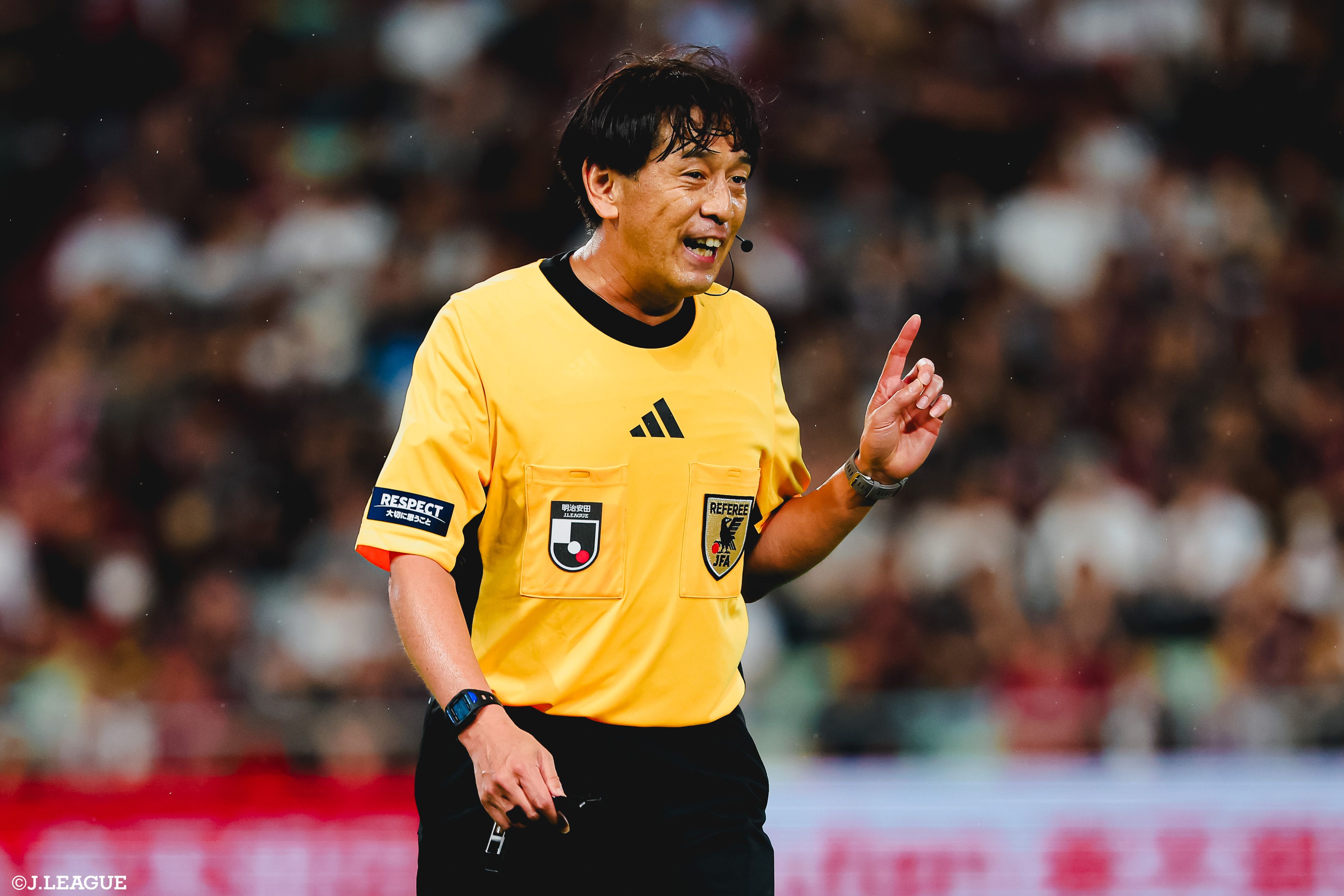 Official: Yuichi Nishimura Reaches 400 J.League Matches — First Referee to Achieve This Feat -illustration-