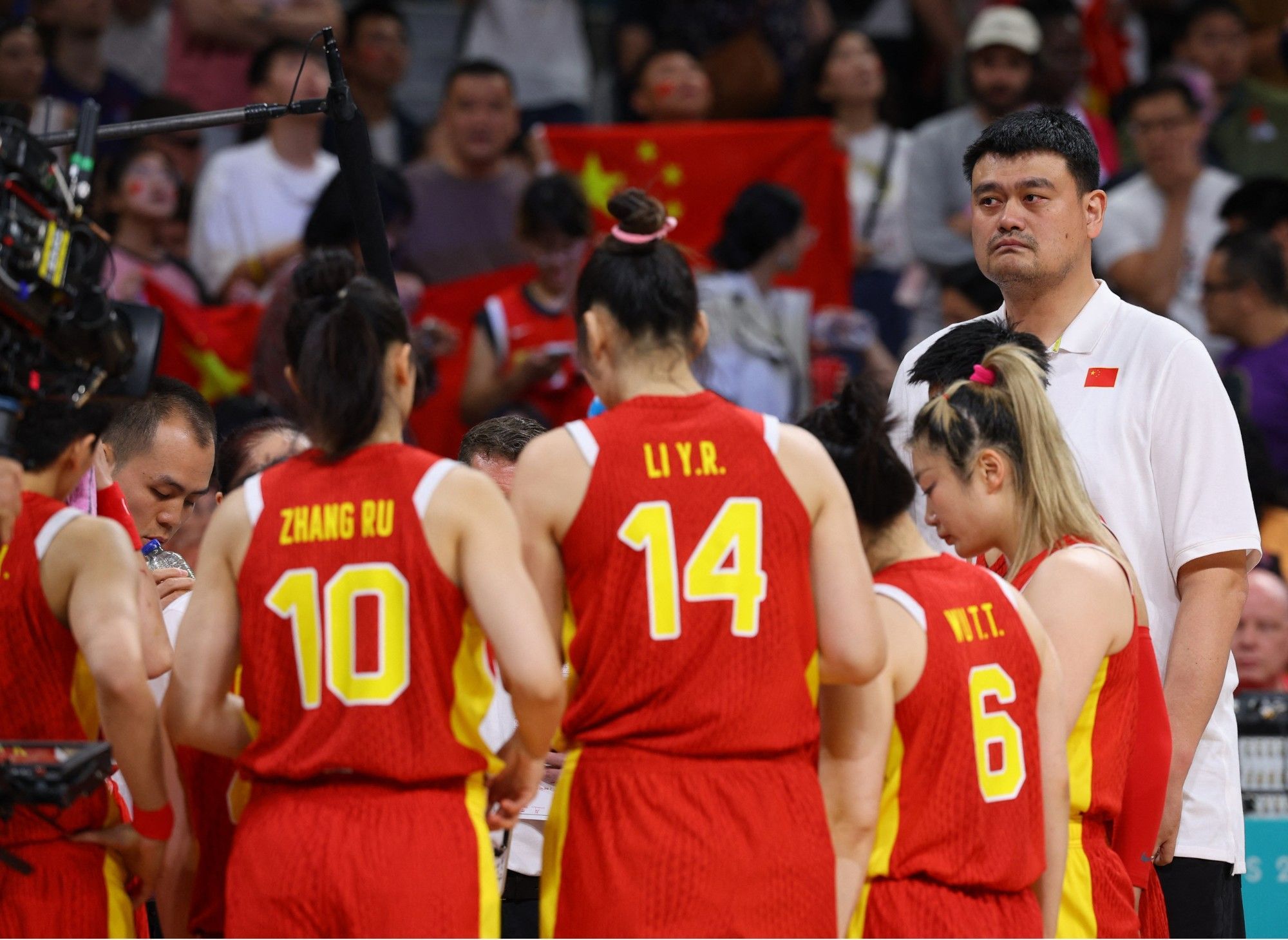 Olympic Women’s Basketball Report: Li Yu’er + Li Meng + Chinese Women’s Basketball Team Loses in Overtime to Spain Despite Full Game Efforts by Li Yu’er and Li Meng -illustration-