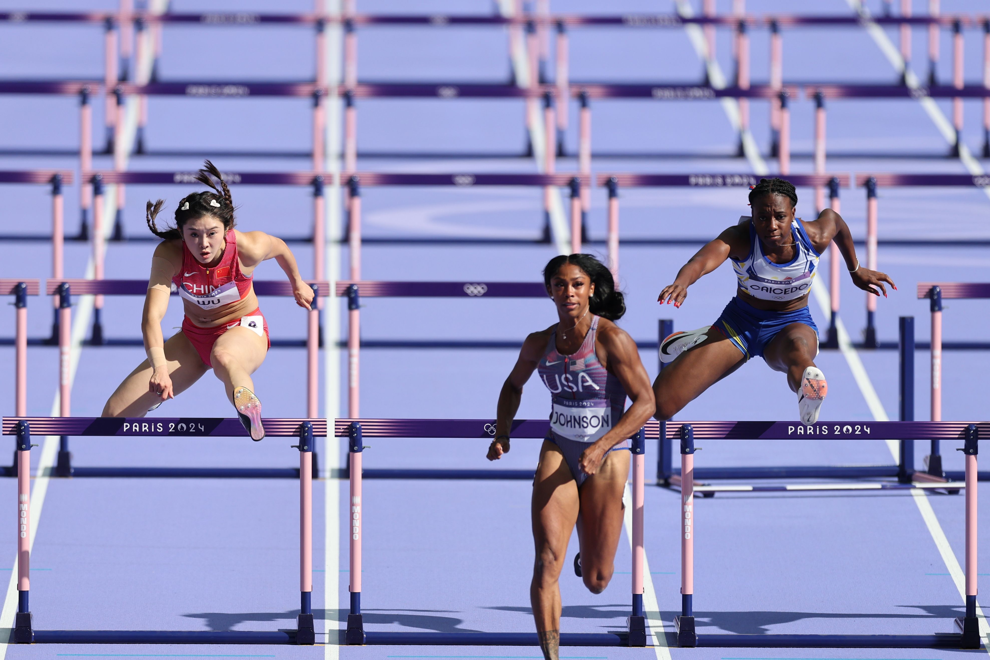 Still Making History! Wu Yanni is China’s First Female Athlete to Run the Olympic 100m Hurdles in Under 13 Seconds -illustration-