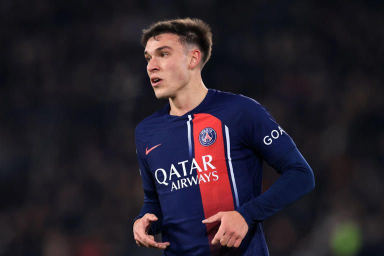 Third summer signing? Romano: Manchester United have reached a personal agreement with Paris Saint-Germain midfielder Ugarte -illustration-