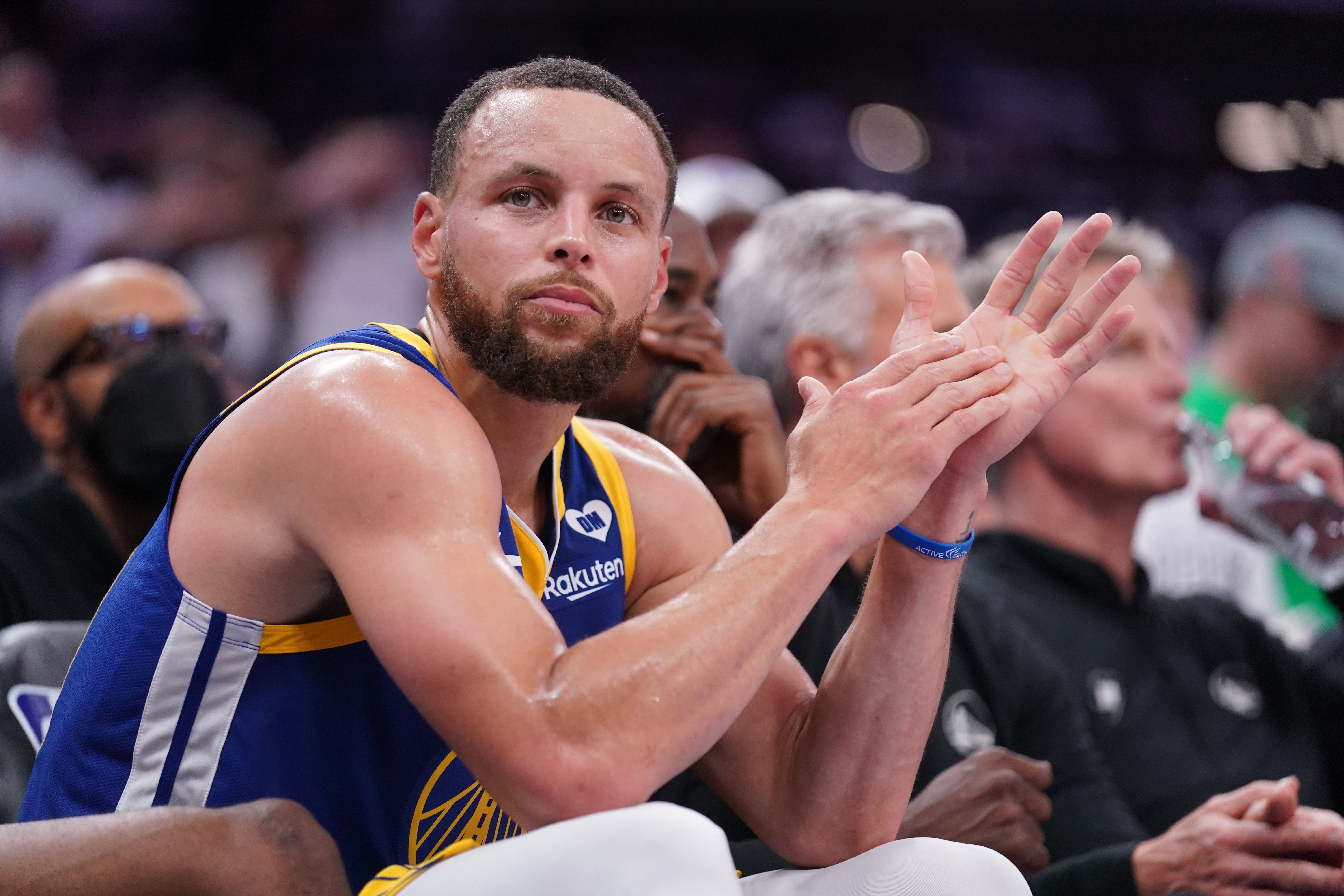 Industry Insiders Look Ahead to the Warriors’ Future: Sliding into Mediocrity Seems Inevitable; The Fourth Title Was an Award for Their Past Achievements -illustration-