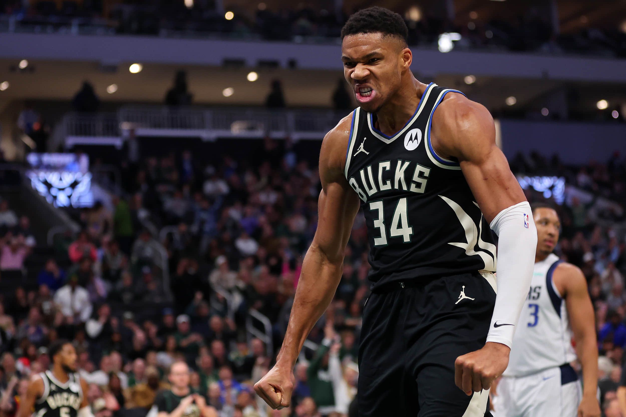 The Greek Freak updates social media to complain about the NBA Christmas Day schedule: No me?-Thumbnail