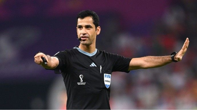 The match between Japan and China in the Asian Qualifiers for the World Cup will be officiated by a Qatari refereeing team, with Jasim as the main referee -illustration-