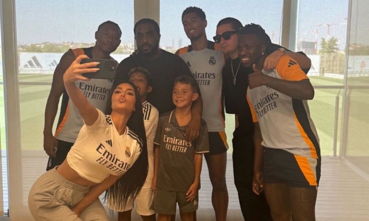 Socialite Kim Kardashian Visits Real Madrid Training Ground, Takes Photos with Bellingham, Vinicius, and Others -illustration-2