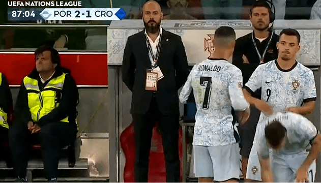 Receiving applause in advance! Ronaldo substituted by Jota, fans applaud him -illustration-