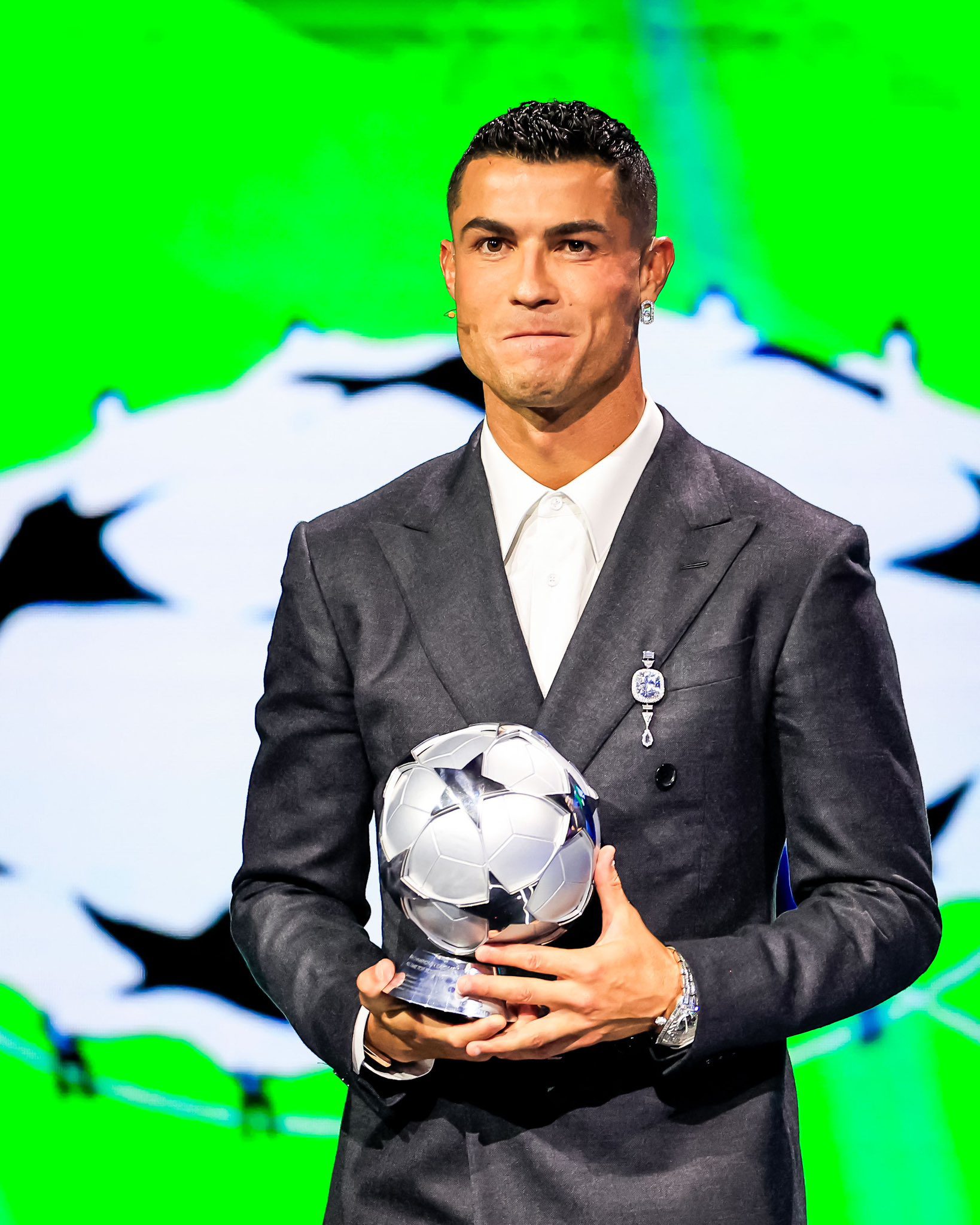 Ronaldo: It’s an honor to receive the award for the all-time top scorer in the Champions League, thank you for your support all the way -illustration-