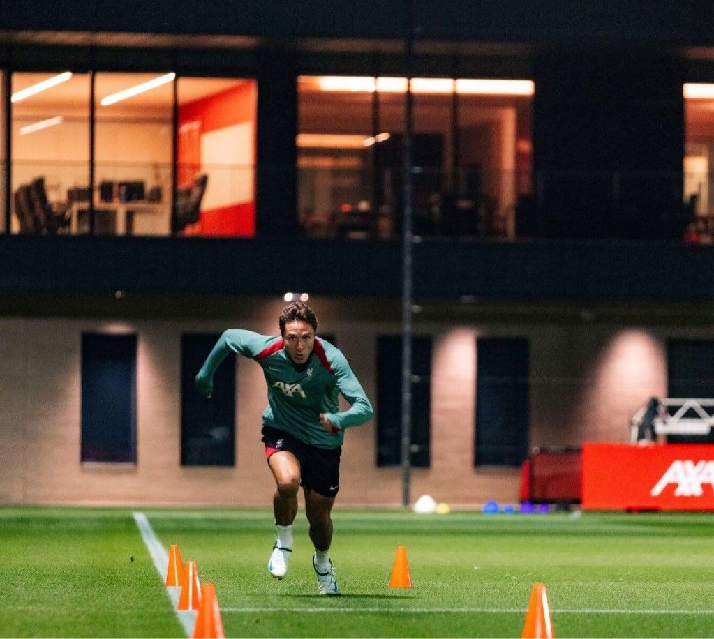 Light-speed Entry! Chiesa Quickly Joins Liverpool Training and Adds Extra Practice -illustration-1