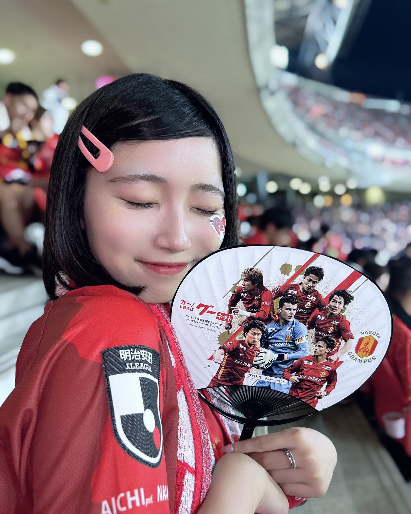 SKE Member Nakasaka Miyu Attends J-League Match to Cheer for Nagoya Grampus -illustration-1