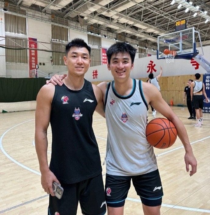 Three-point shooting percentages combined.! Gao Shiyan posts a photo with Yu Dehao: Gaode Map continues to navigate for you -illustration-