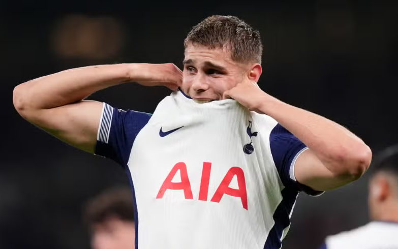 Injury Not Looking Good? Tottenham Central Defender Van der Ven Shed Tears After Being Substituted