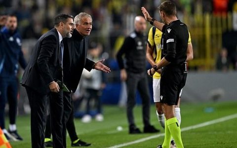 Former Manchester United Star: Mourinho's Performance is More Spectacular Than the Match, He's Back to His Familiar Self