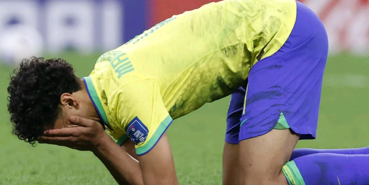 Marquinhos: The Entire National Team Fights for Brazil's Honor, Please Don't Abandon Us