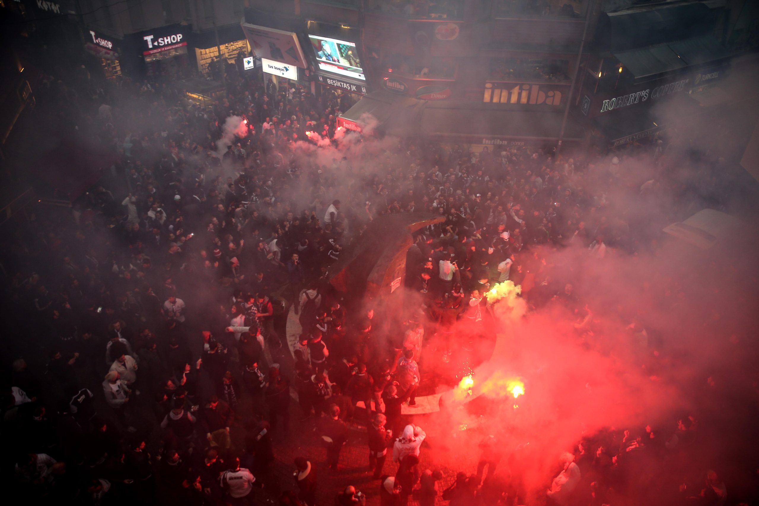 Official: To Avoid Pre-Season Riots, Lyon vs. Beşiktaş to Open Only Part of the Stands